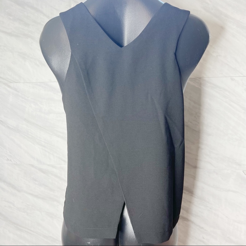 Lulu’s Open Back Top Large - Picture 4 of 7